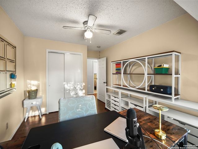 988 Summit, Lakehills, TX 78063