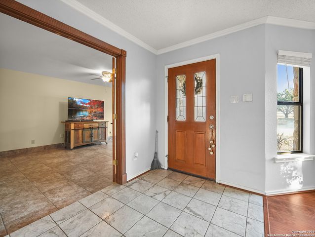 988 Summit, Lakehills, TX 78063