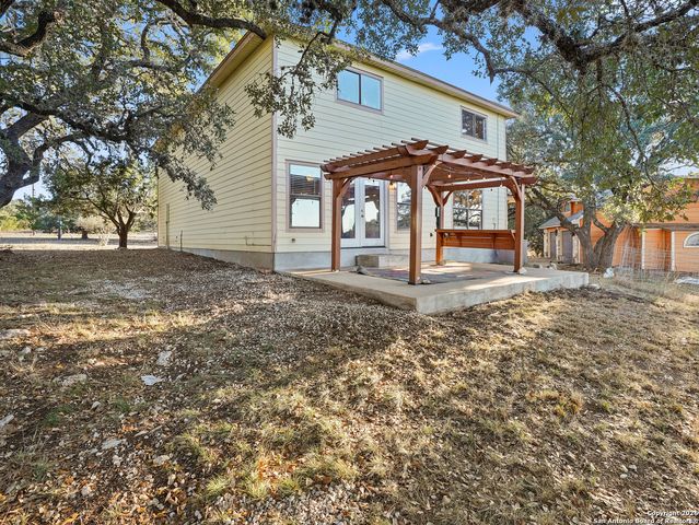 988 Summit, Lakehills, TX 78063