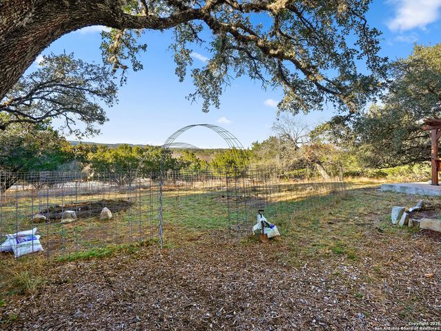 988 Summit, Lakehills, TX 78063