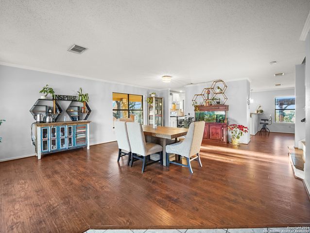 988 Summit, Lakehills, TX 78063