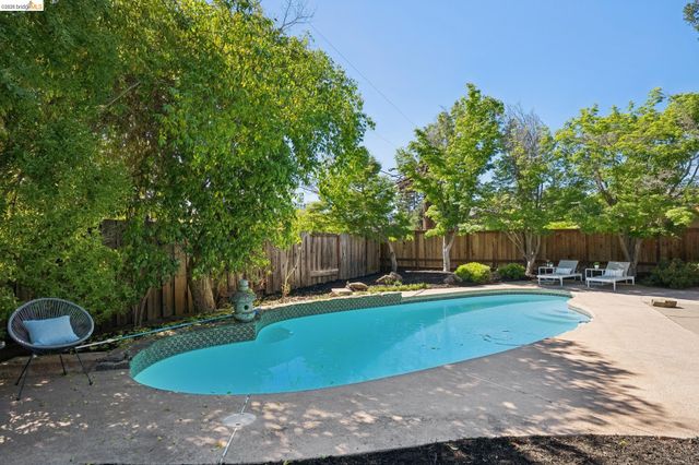 3736 Barrington Dr, Concord, CA 94518