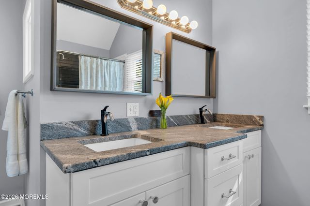 9 Sycamore Lane, Fair Haven, NJ 07704