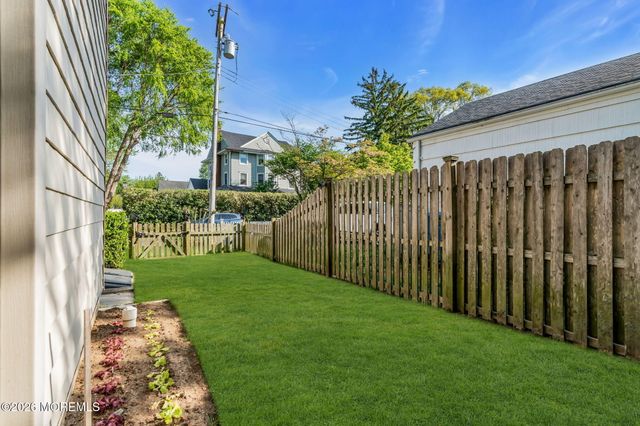 9 Sycamore Lane, Fair Haven, NJ 07704