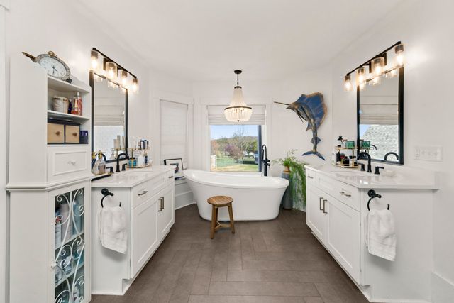 2011 Dorchester Dr, Lebanon, TN 37090