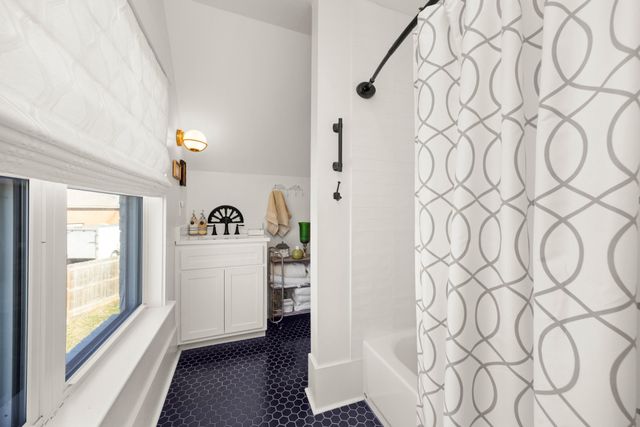 2011 Dorchester Dr, Lebanon, TN 37090