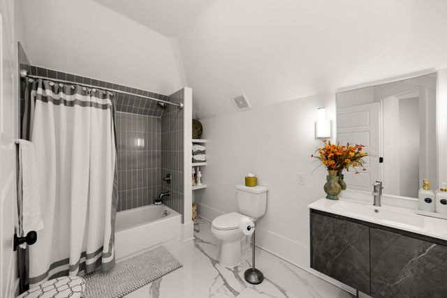 2011 Dorchester Dr, Lebanon, TN 37090