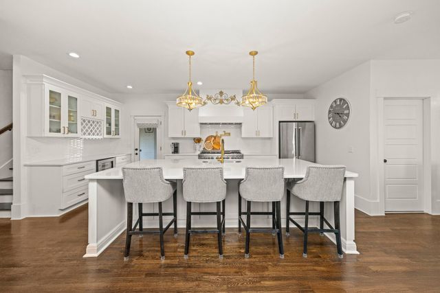 2011 Dorchester Dr, Lebanon, TN 37090