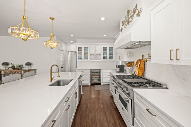 2011 Dorchester Dr, Lebanon, TN 37090