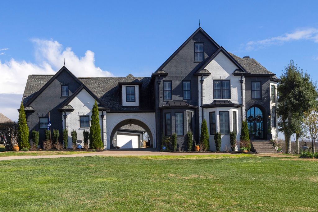 2011 Dorchester Dr, Lebanon, TN 37090