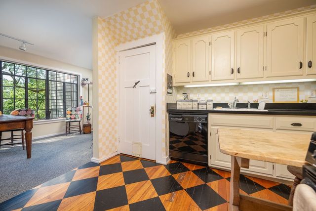 2410 Terrace Road, Des Moines, IA 50312