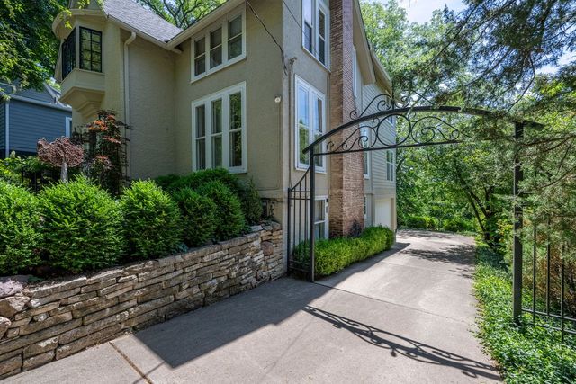 2410 Terrace Road, Des Moines, IA 50312