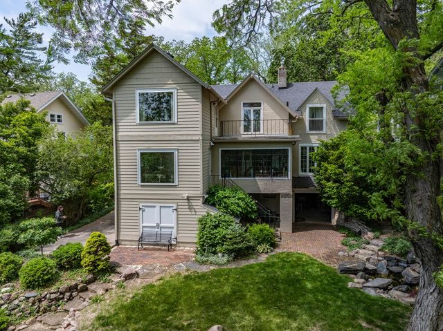 2410 Terrace Road, Des Moines, IA 50312