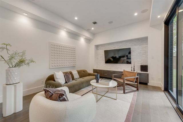 6420 Kenwood Avenue, Dallas, TX 75214