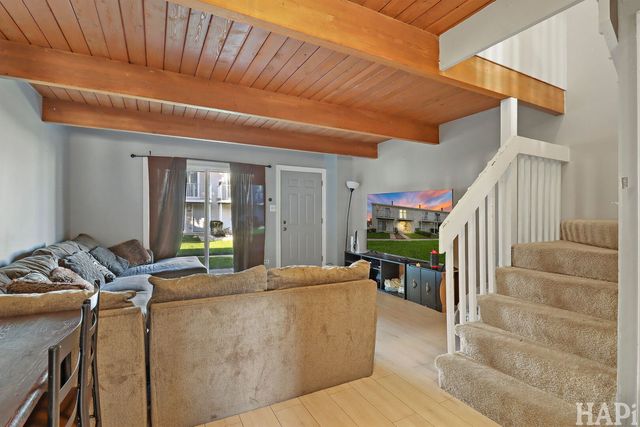 435 Meadow Green Lane, Round Lake Beach, IL 60073