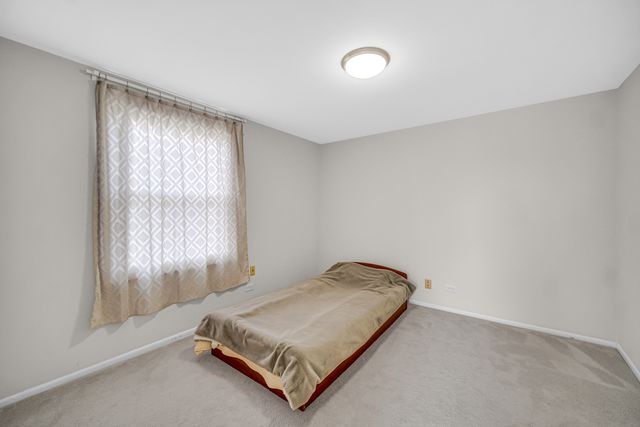 611 Kendall Court, Schaumburg, IL 60194