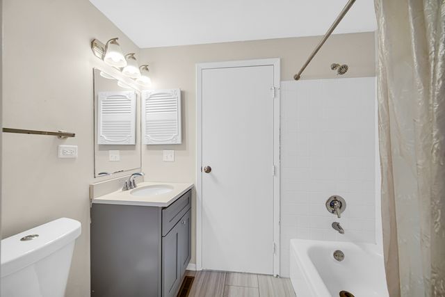 611 Kendall Court, Schaumburg, IL 60194