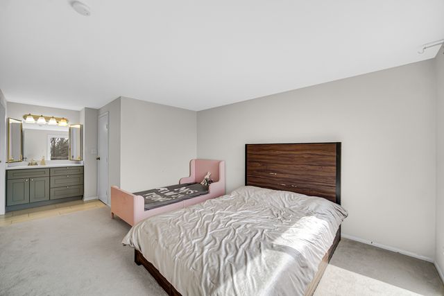 611 Kendall Court, Schaumburg, IL 60194