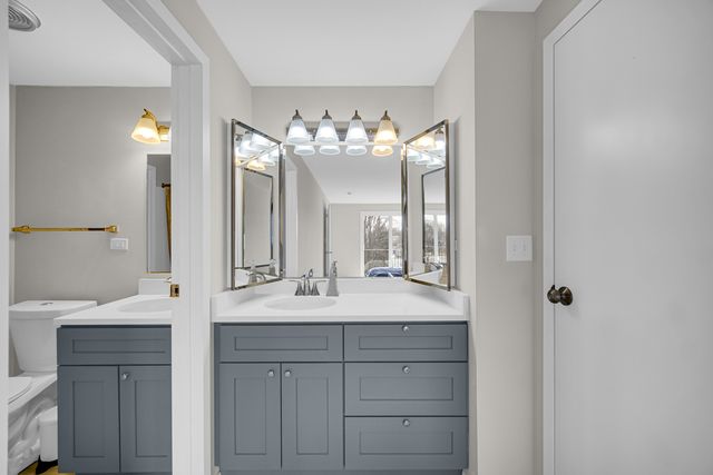 611 Kendall Court, Schaumburg, IL 60194