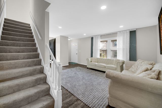 611 Kendall Court, Schaumburg, IL 60194