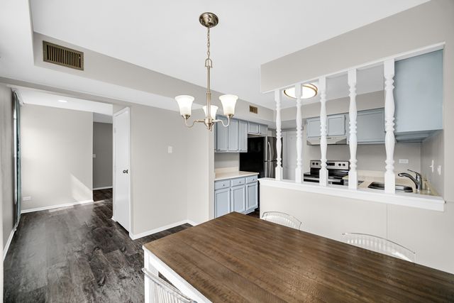 611 Kendall Court, Schaumburg, IL 60194