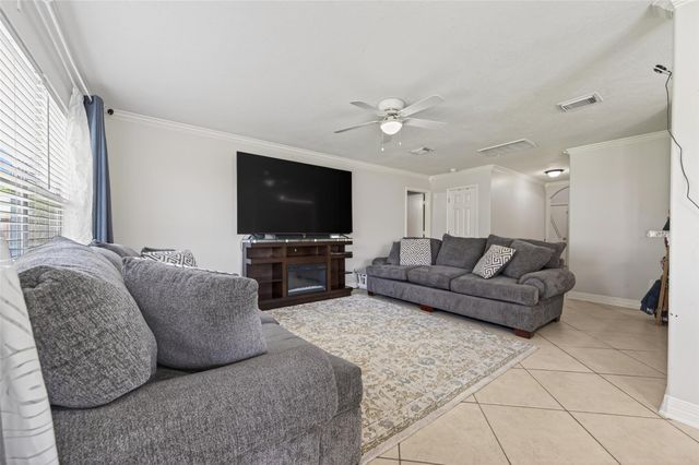 903 Red Alder Circle, Houston, TX 77073