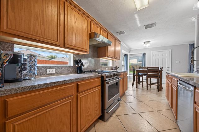 903 Red Alder Circle, Houston, TX 77073