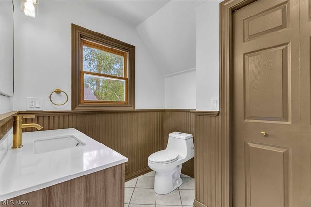 131 N Vine Street, Medina, OH 44256