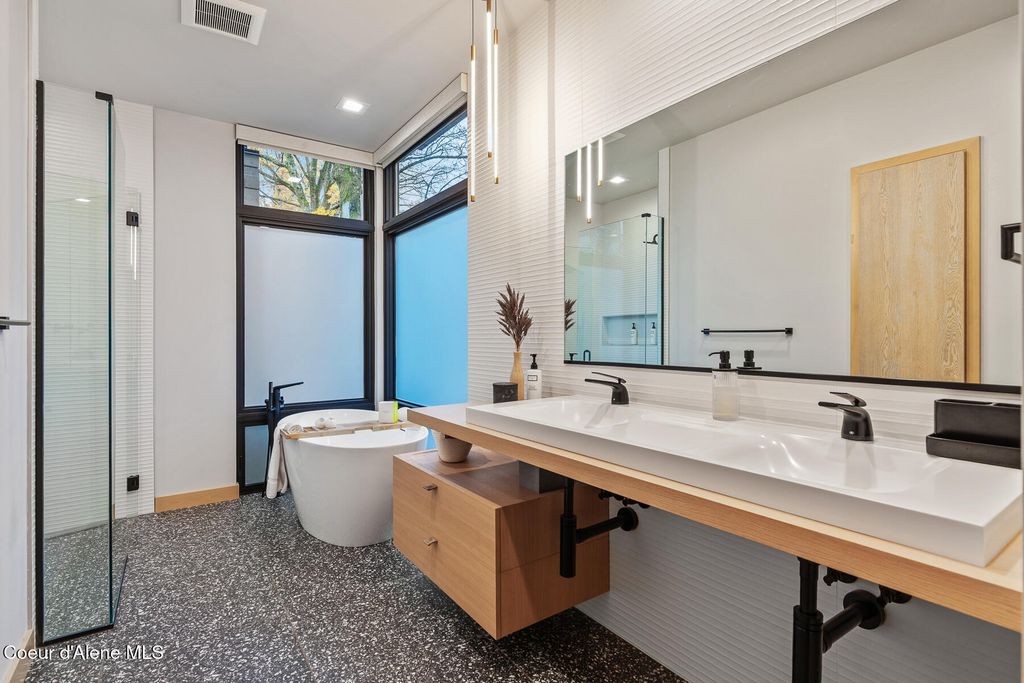804 E LAKESIDE AVE, Coeur d'Alene, ID 83814 photo 31