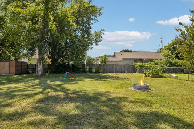 612 Fairview Ave, Lebanon, TN 37087
