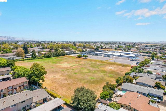27488 Bahama Ave, Hayward, CA 94545