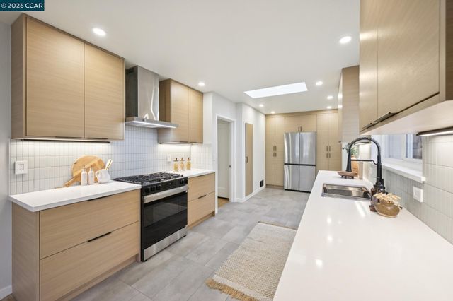 3927 Canon Ave, Oakland, CA 94602