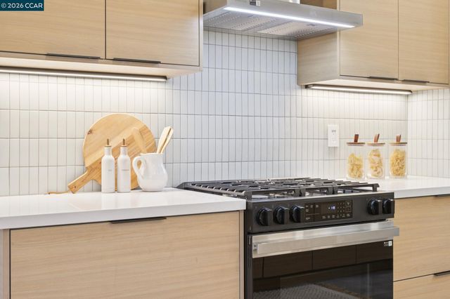 3927 Canon Ave, Oakland, CA 94602