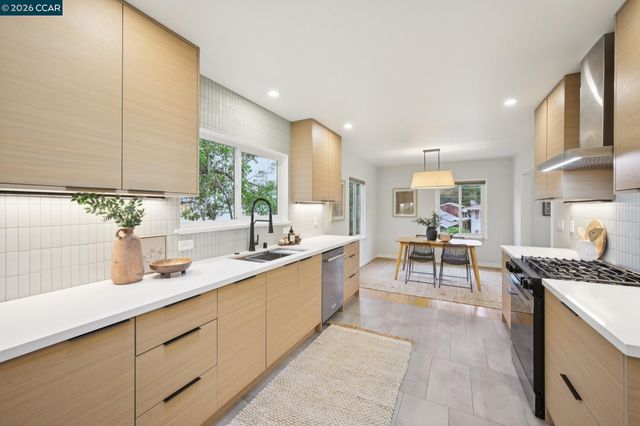 3927 Canon Ave, Oakland, CA 94602