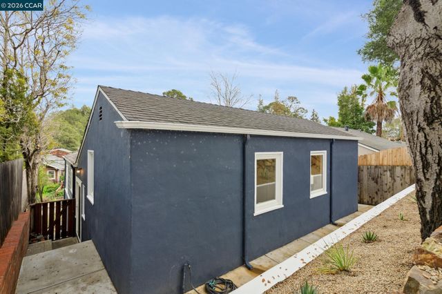 3927 Canon Ave, Oakland, CA 94602