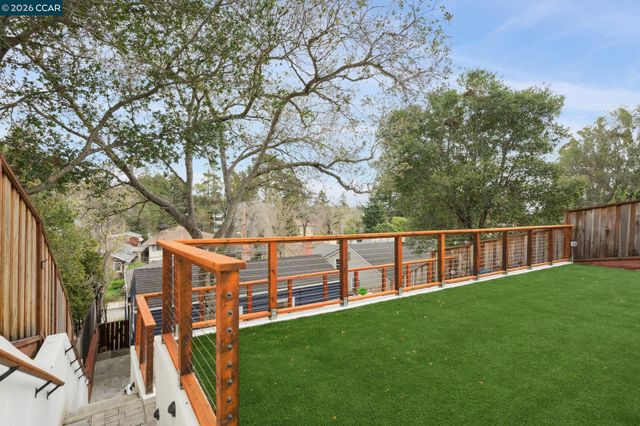 3927 Canon Ave, Oakland, CA 94602