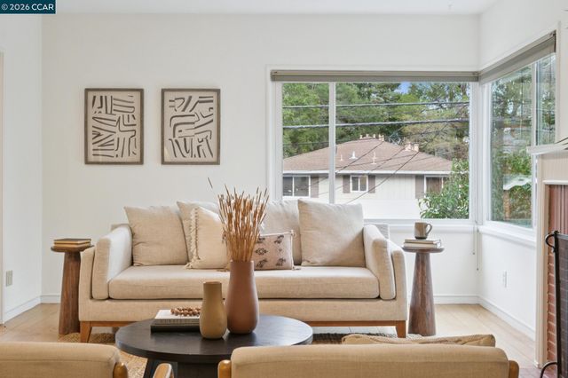 3927 Canon Ave, Oakland, CA 94602