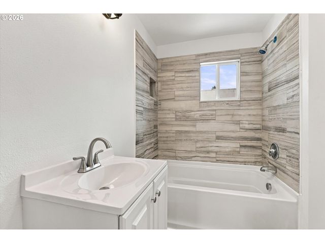 954 Ne NORWAY St, Salem, OR 97301