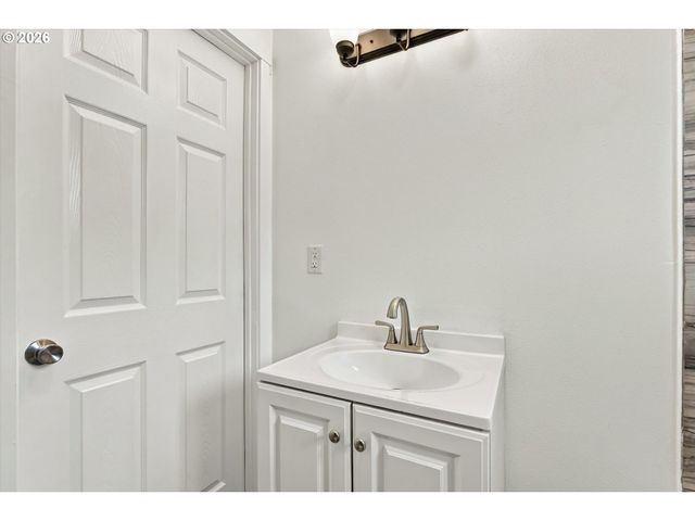 954 Ne NORWAY St, Salem, OR 97301