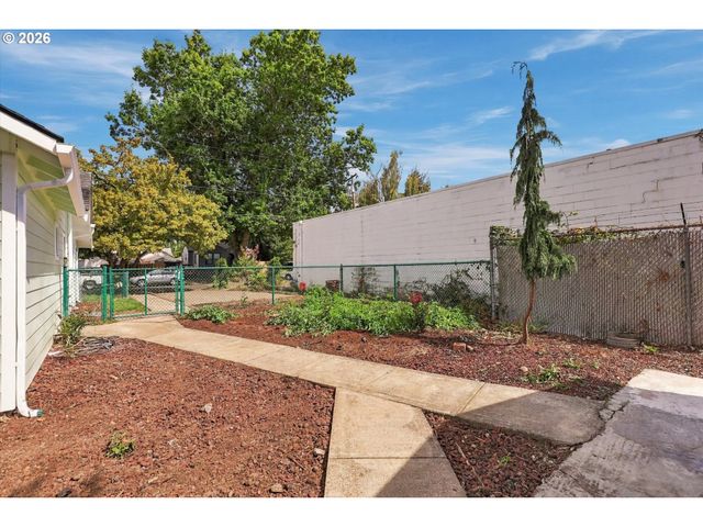 954 Ne NORWAY St, Salem, OR 97301
