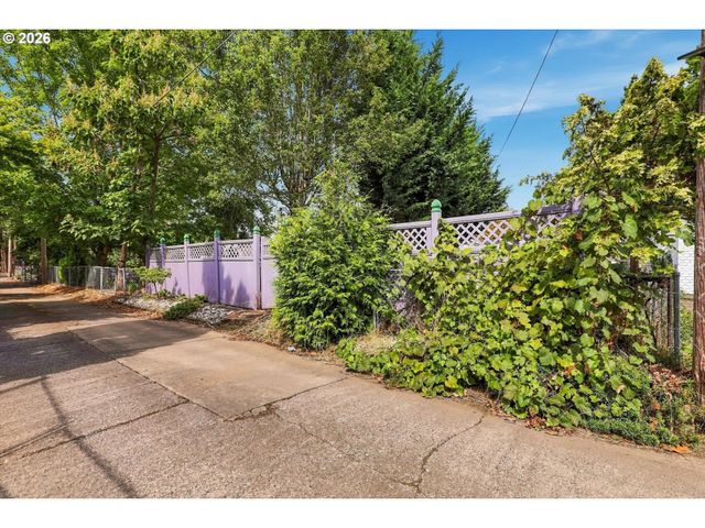 954 Ne NORWAY St, Salem, OR 97301