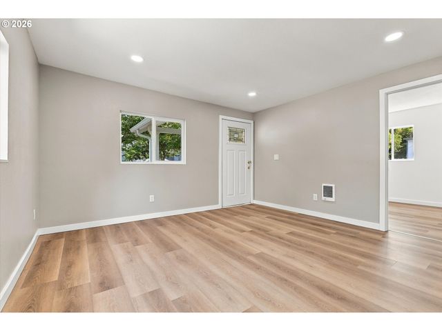 954 Ne NORWAY St, Salem, OR 97301