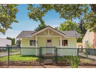 954 Ne NORWAY St, Salem, OR 97301