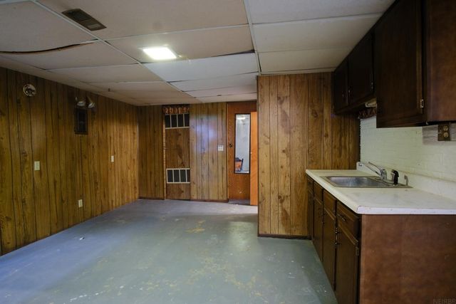 208 1st Street, Parkersburg, IA 50665