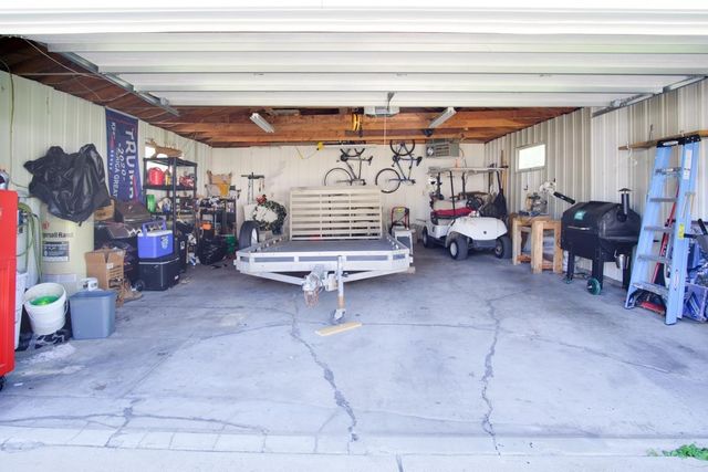 208 1st Street, Parkersburg, IA 50665