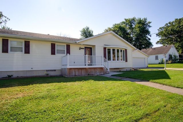 208 1st Street, Parkersburg, IA 50665