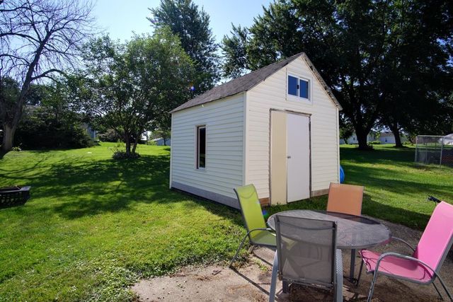 208 1st Street, Parkersburg, IA 50665