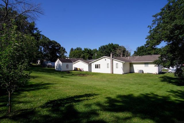 208 1st Street, Parkersburg, IA 50665