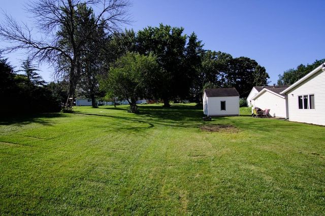 208 1st Street, Parkersburg, IA 50665