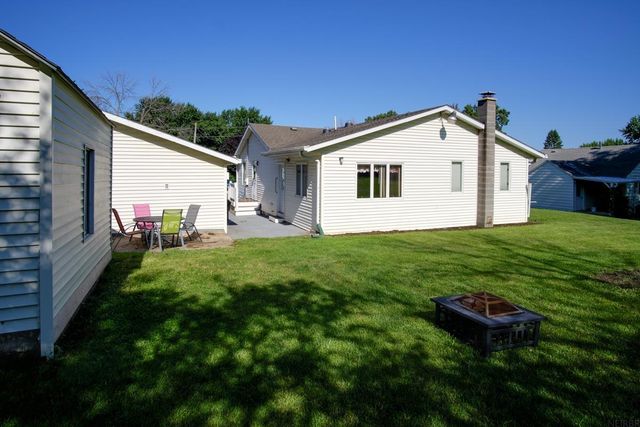 208 1st Street, Parkersburg, IA 50665